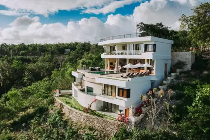 ROI Case Study: Villa Rental Yields in Nusa Penida vs Mainland Bali | Gahingkarya.com