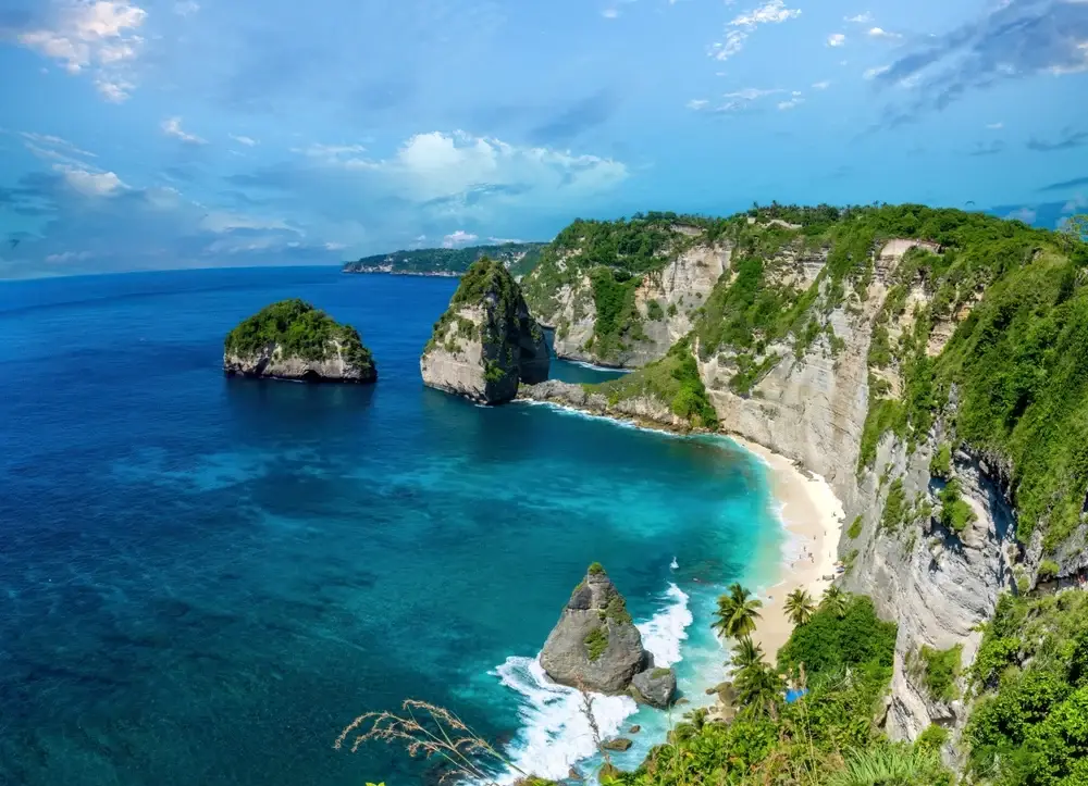 ROI Case Study: Villa Rental Yields in Nusa Penida vs Mainland Bali